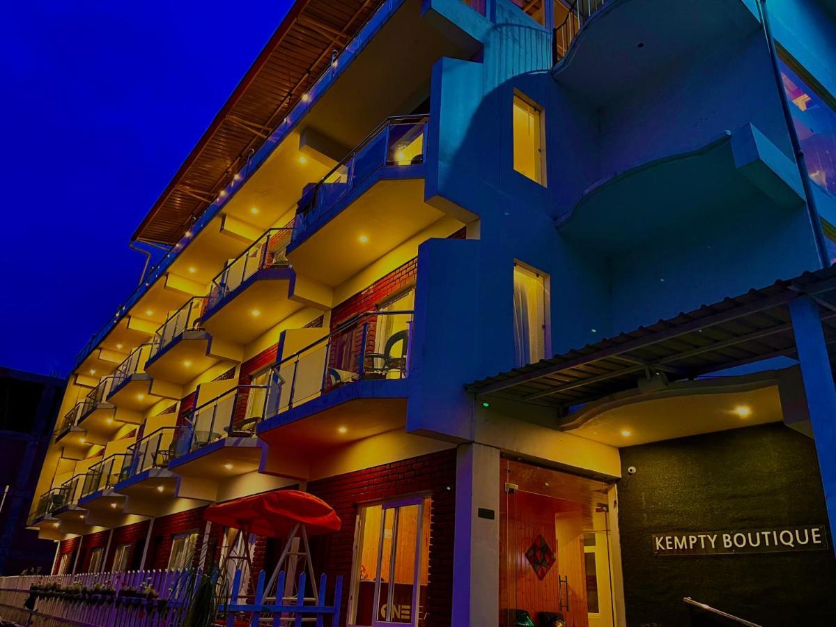 Kempty Myst Resort, Mussoorie - A Comfortable Stay Kültér fotó